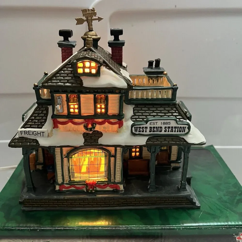 Lemax Coventry Cove West Bend Station Christmas Village 2002 Vintage EUC Vintage